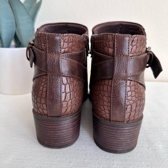 BareTraps Maci Brown Faux Leather Croc Texture Buckle Ankle Booties Women’s 10M - Picture 9 of 13
